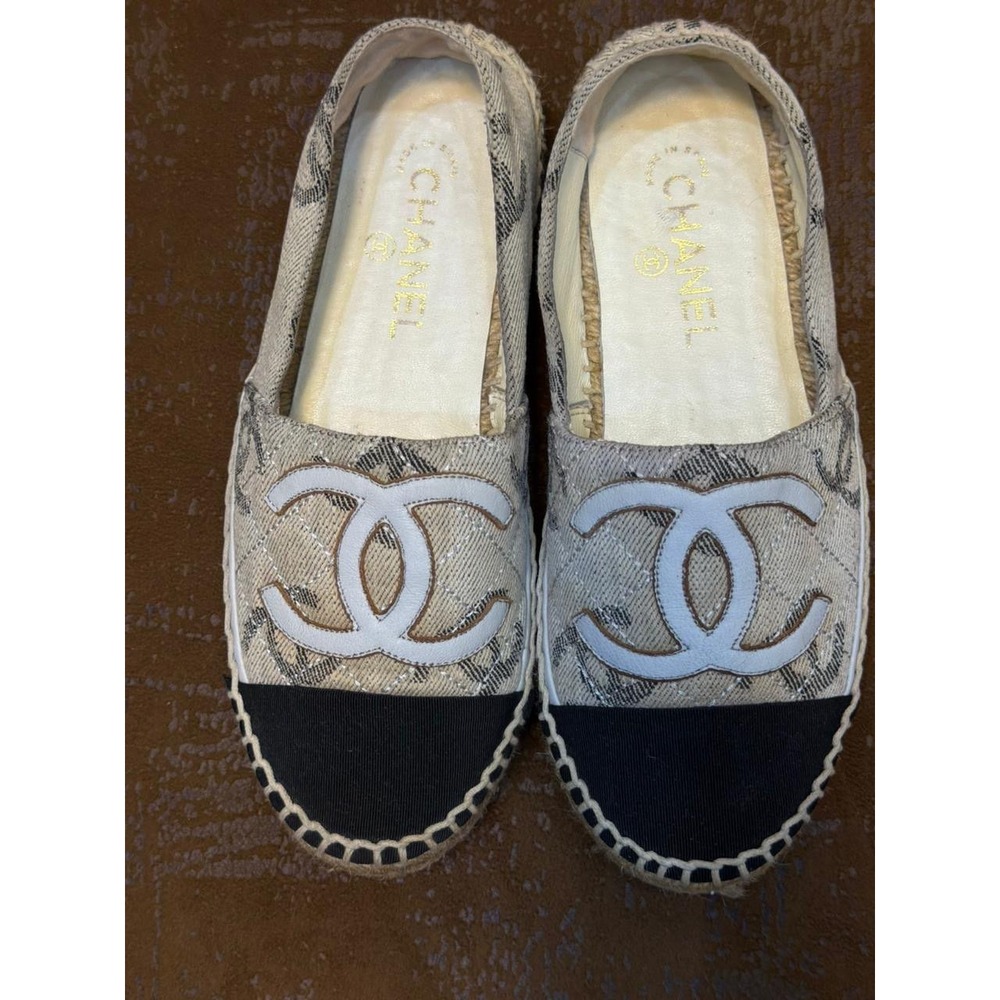 Chanel CC Logo Canvas Espadrilles Beige Black Quilted Flats Size 35 Spain